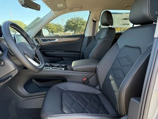 New 2026 Silver Volkswagen SE w/Technology image 17