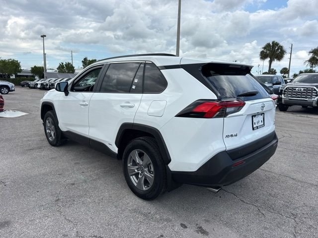 Used 2025 White Toyota XLE image 12