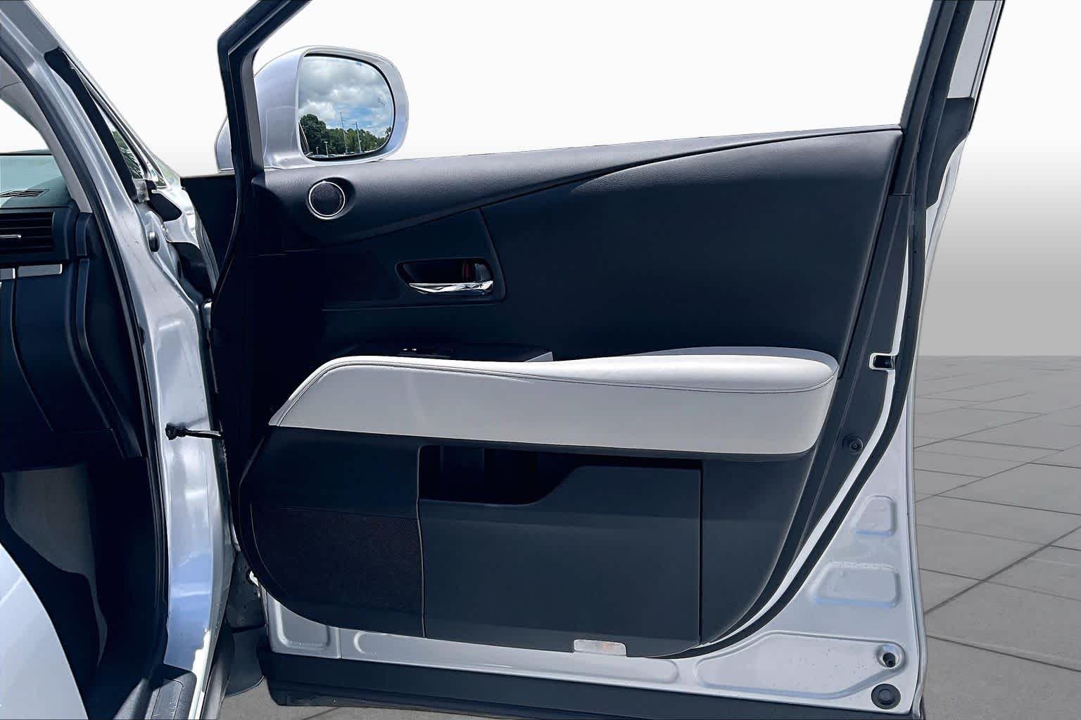 Used 2013 Silver Lining Metallic Lexus  image 22