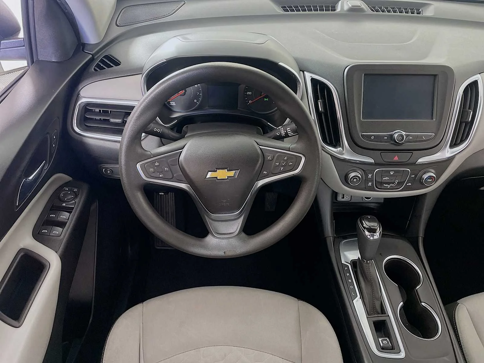 Used 2018 Summit White Chevrolet LS image 18