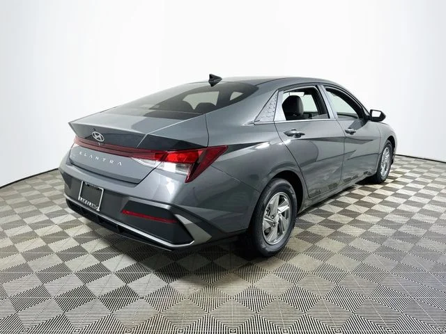 New 2026 Hyundai ELANTRA SE