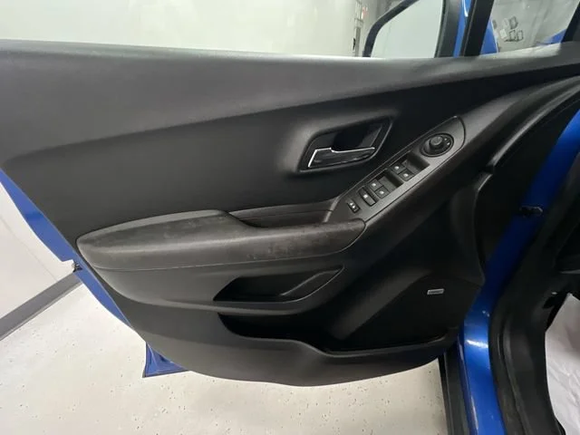 Certified Used 2015 BRILLIANT BLUE METALLIC Chevrolet LT image 21
