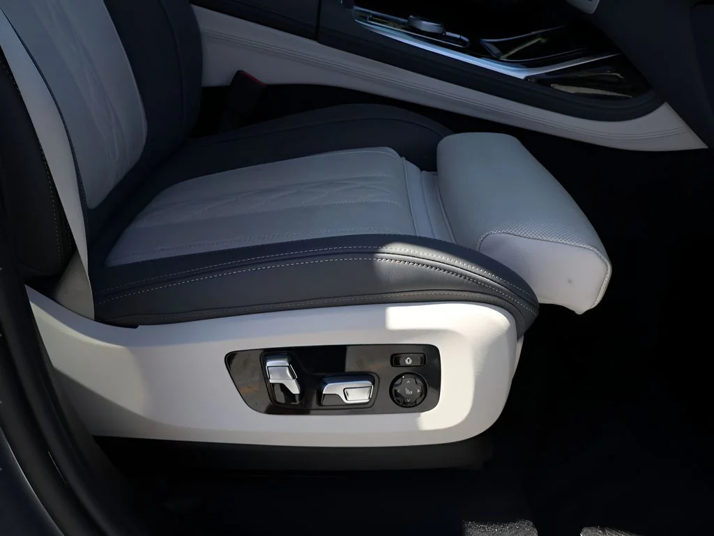2025 BMW X7 M60i - Photo 12