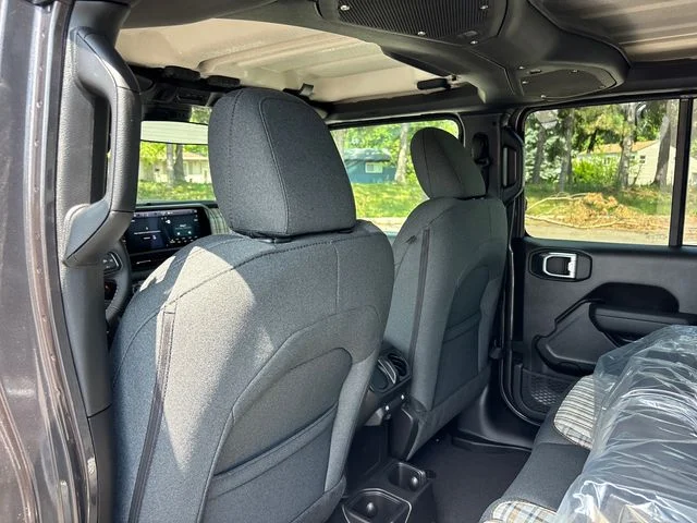 New 2026 Granite Crystal Metallic Clear-Coat Exterior Paint Jeep 85th Anniversary Edition image 9