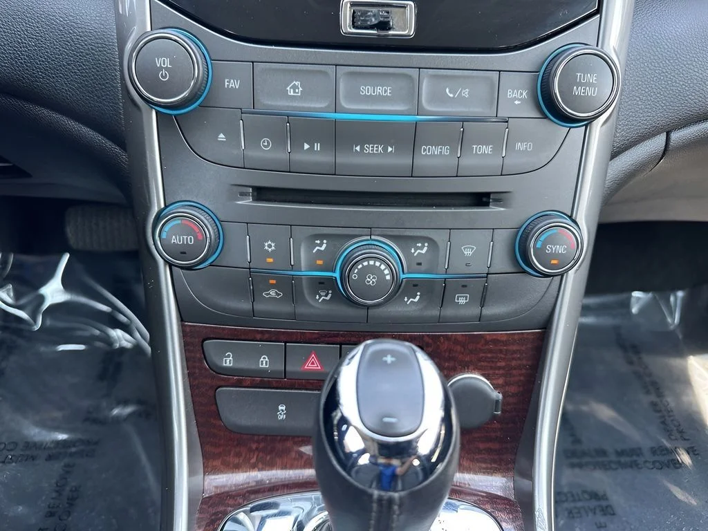 Used 2013 White Chevrolet LT image 18