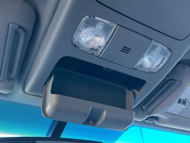 Used 2013 White Toyota Base image 46