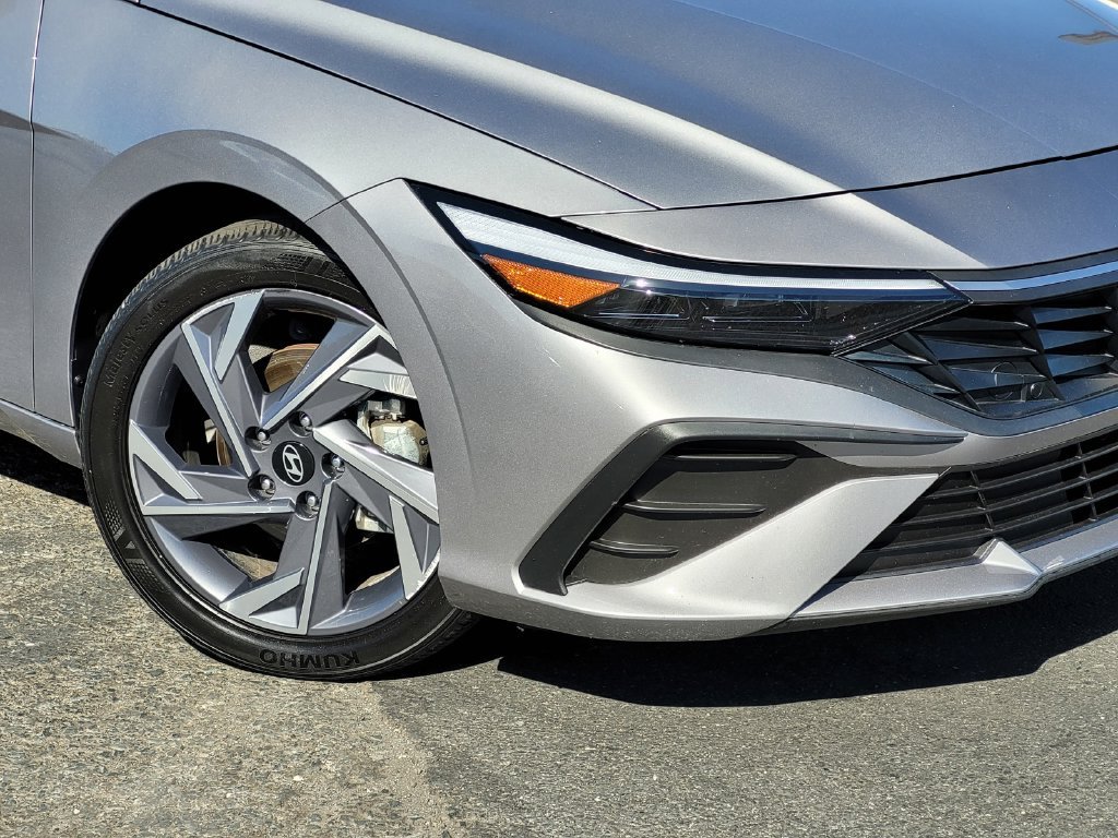 Used 2025 Silver Hyundai SEL Sport image 11