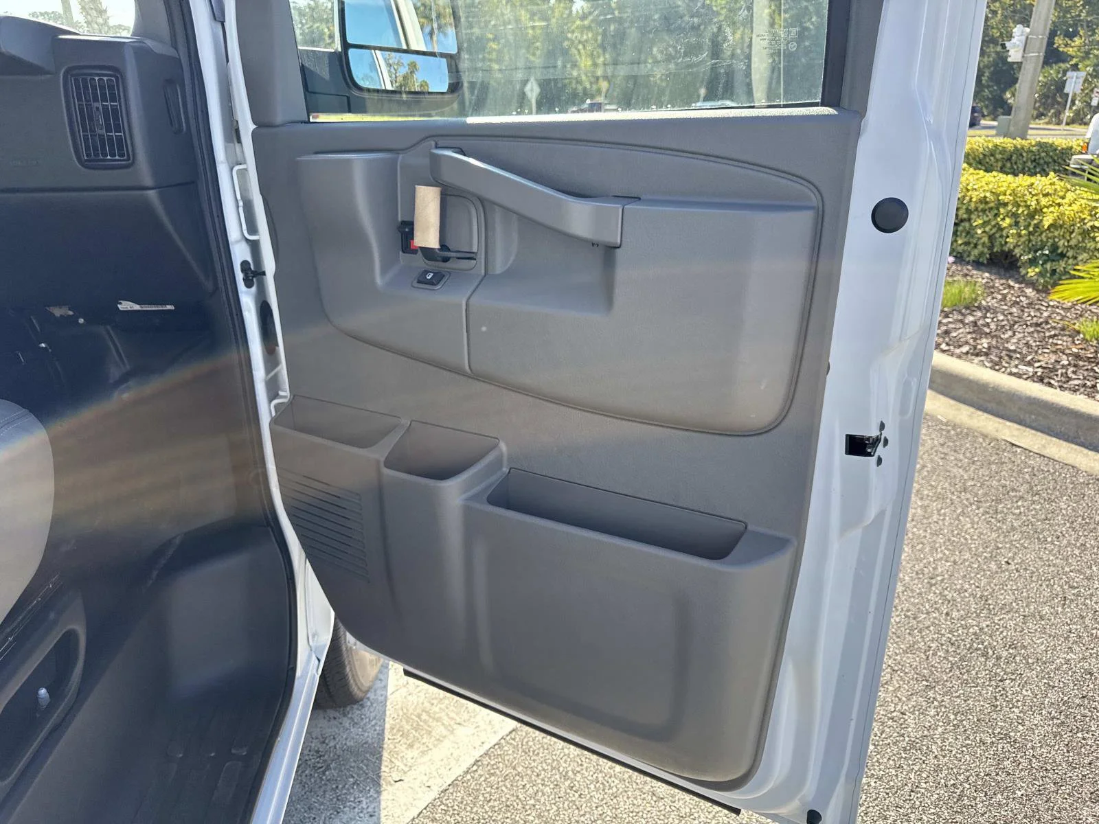 2025 Chevrolet Express Cargo Work Van - Photo 9