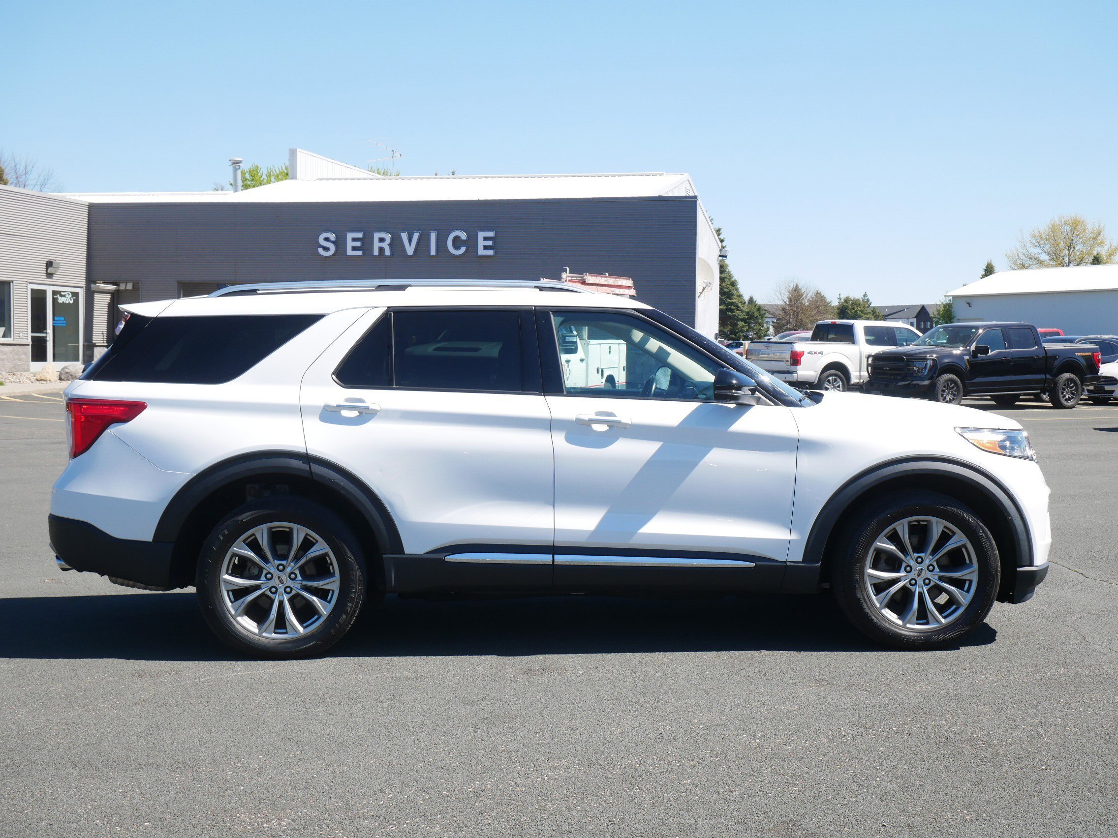 Used 2021 White Ford Limited image 6