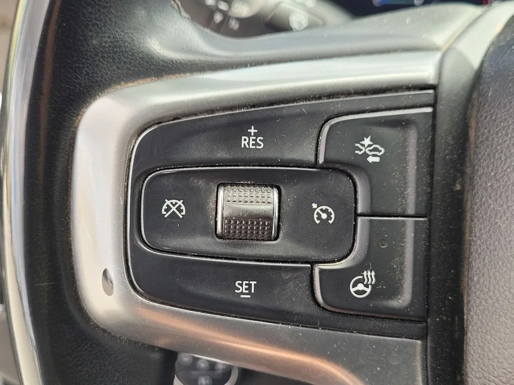 Used 2024 Summit White Chevrolet LT image 24