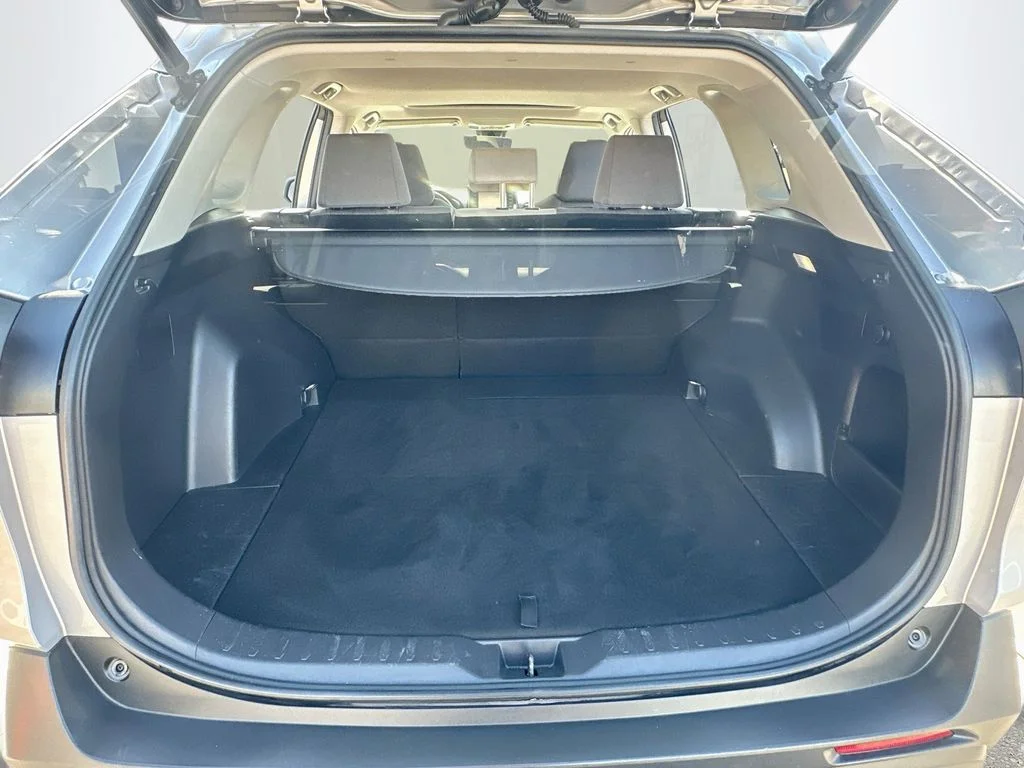 Used 2022 Silver Toyota XLE image 24