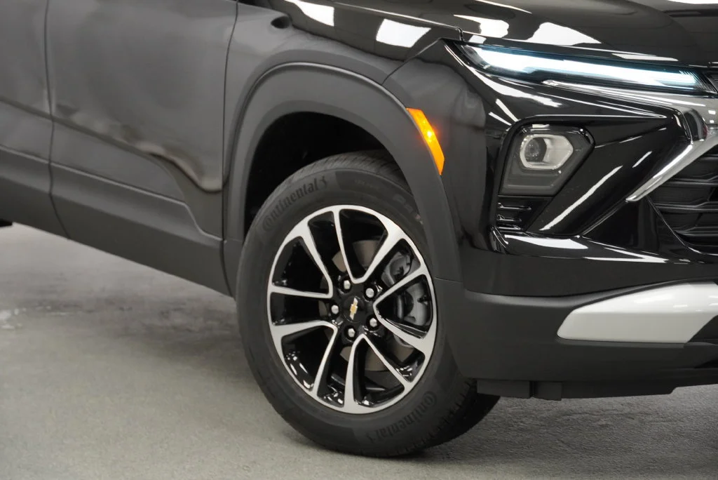 New 2026 Mosaic Black Metallic Chevrolet LT image 8