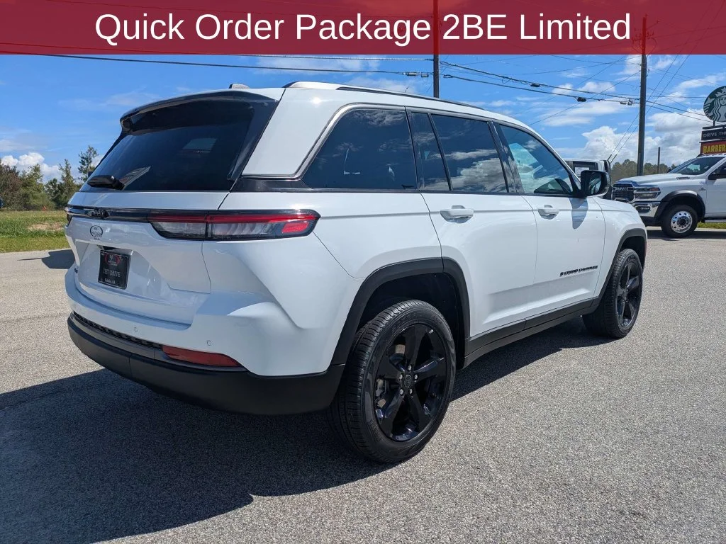 New 2027 Bright White Clear-Coat Paint Jeep Limited image 6