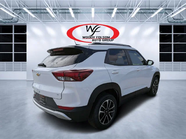 Used 2024 White Chevrolet LT image 3