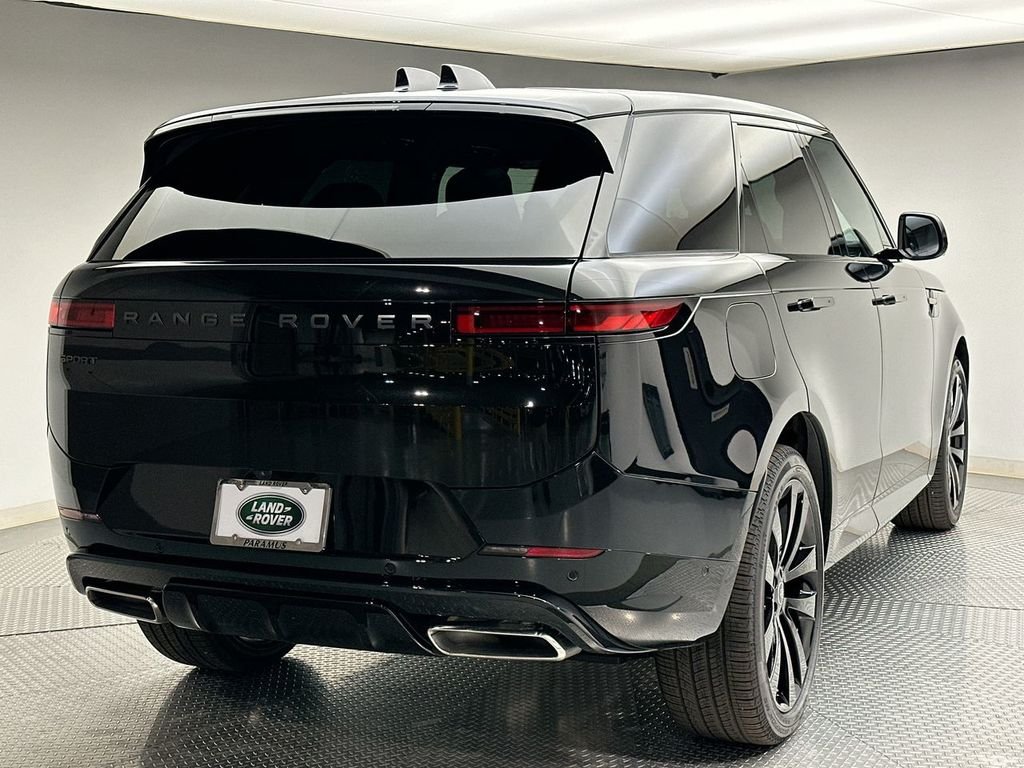 Used 2025 Santorini Black Metallic Land Rover Dynamic SE image 3