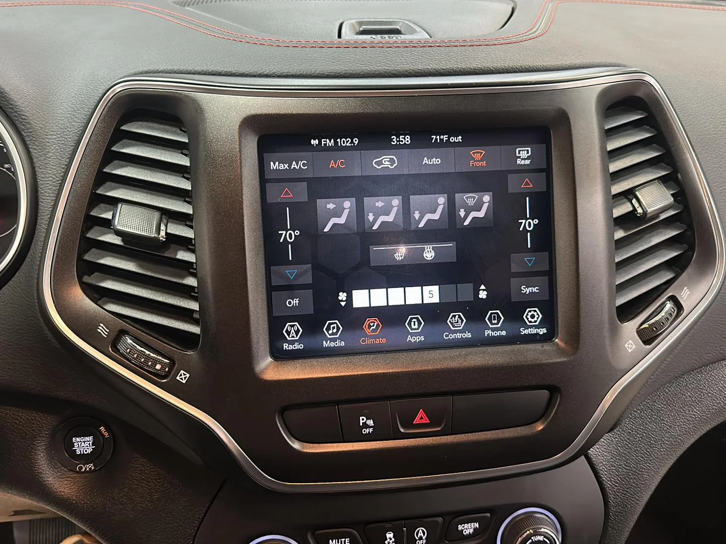 Used 2019 Bright White Clearcoat Jeep Trailhawk image 22