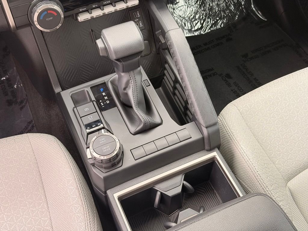 Used 2025  Toyota SR5 image 17