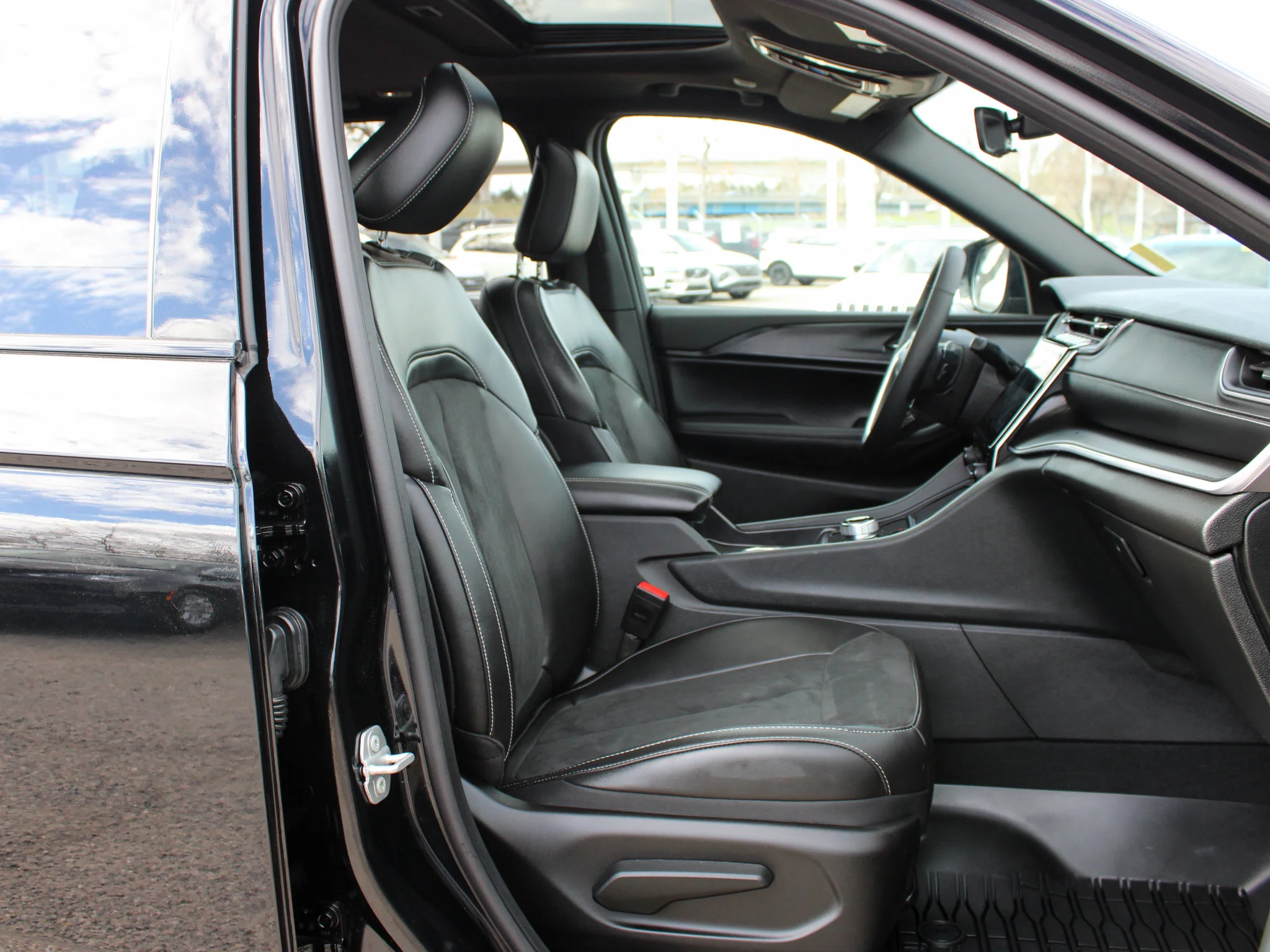 Certified Used 2025 Black Jeep Altitude * V6 | Heated Seats | Trailer Tow Package  | Wireless Charger | Sunroof | Adaptive Cruise image 20
