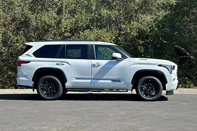 New 2026 Wind Chill Pearl <sup>1</sup> Toyota  Platinum image 3