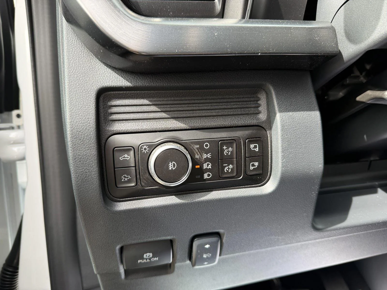New 2026 Star White Metallic Tri-Coat Ford LARIAT image 15