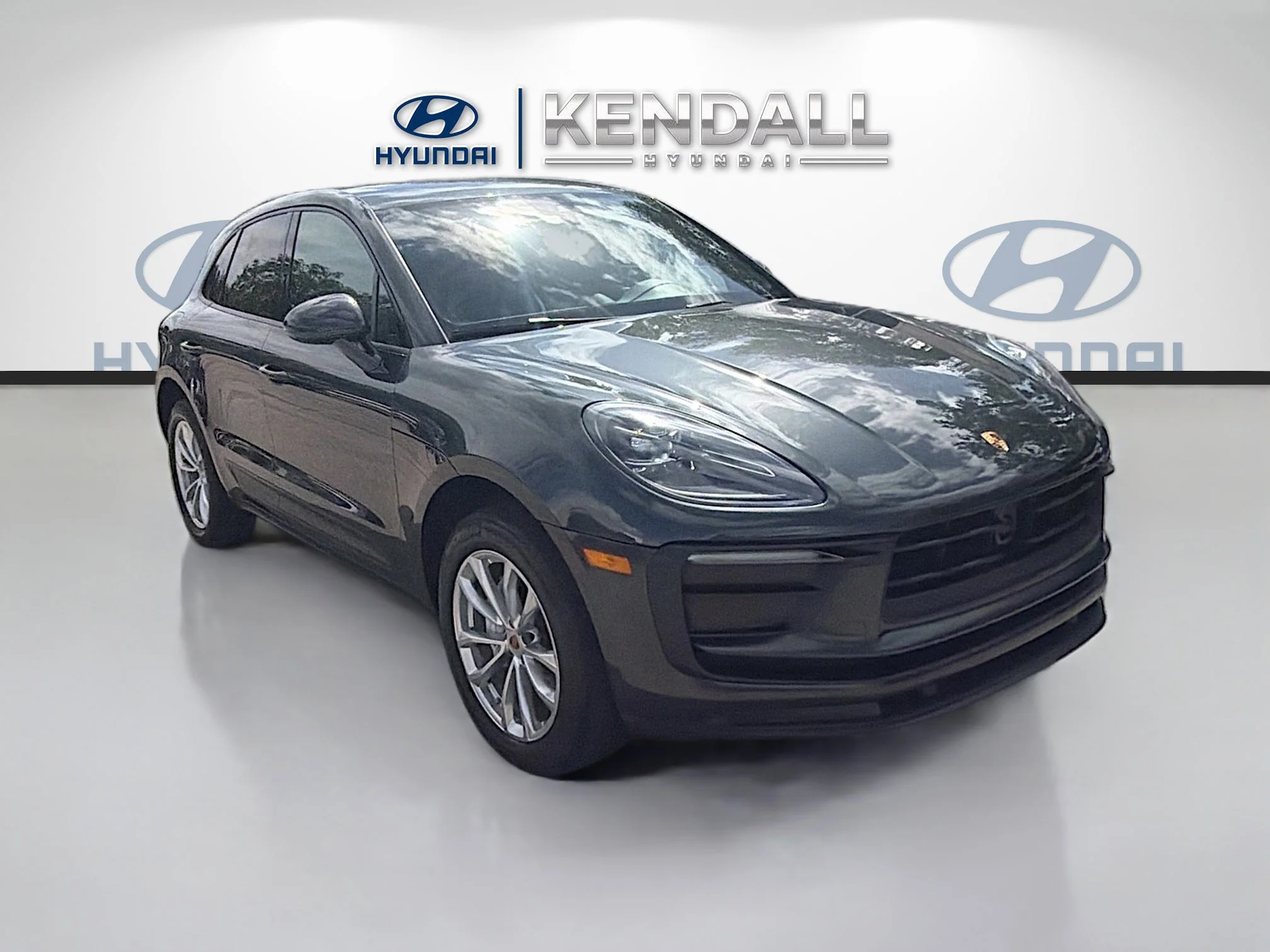 2023 Porsche Macan Base