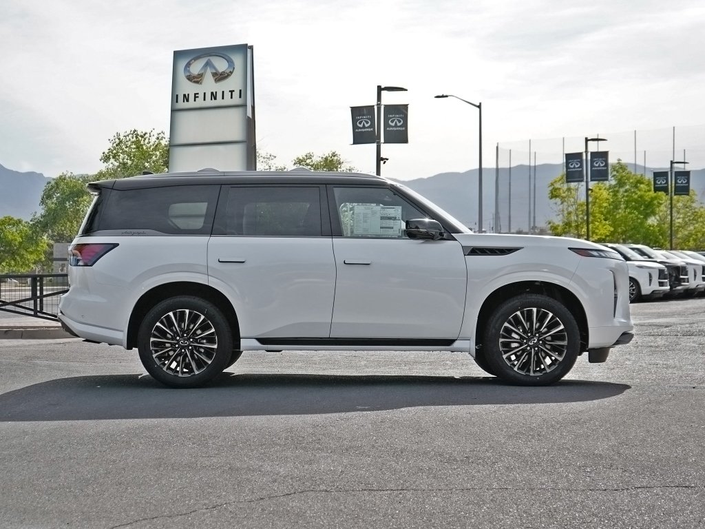 Used 2026 Radiant White/Black Obsidian INFINITI AUTOGRAPH image 11