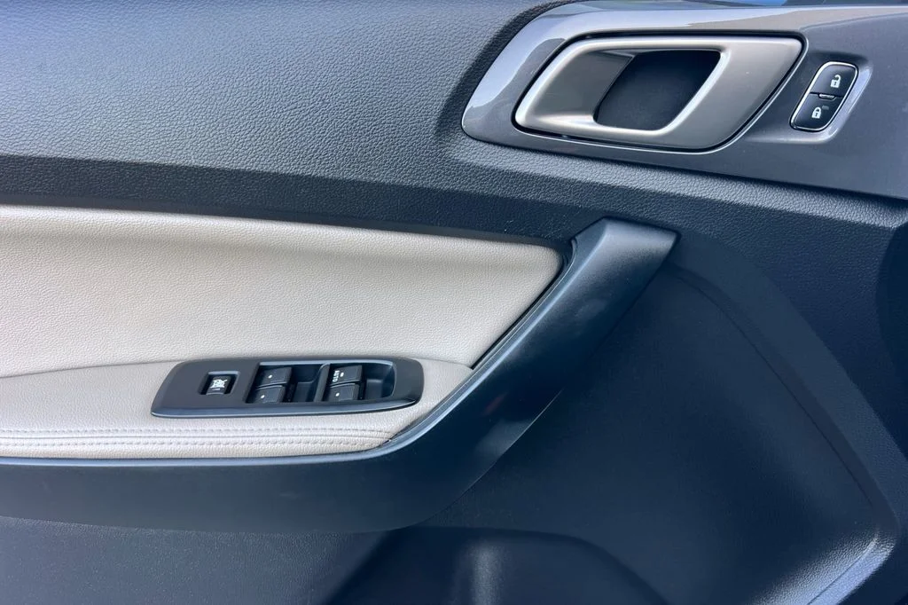 Used 2019 White Ford Lariat image 14