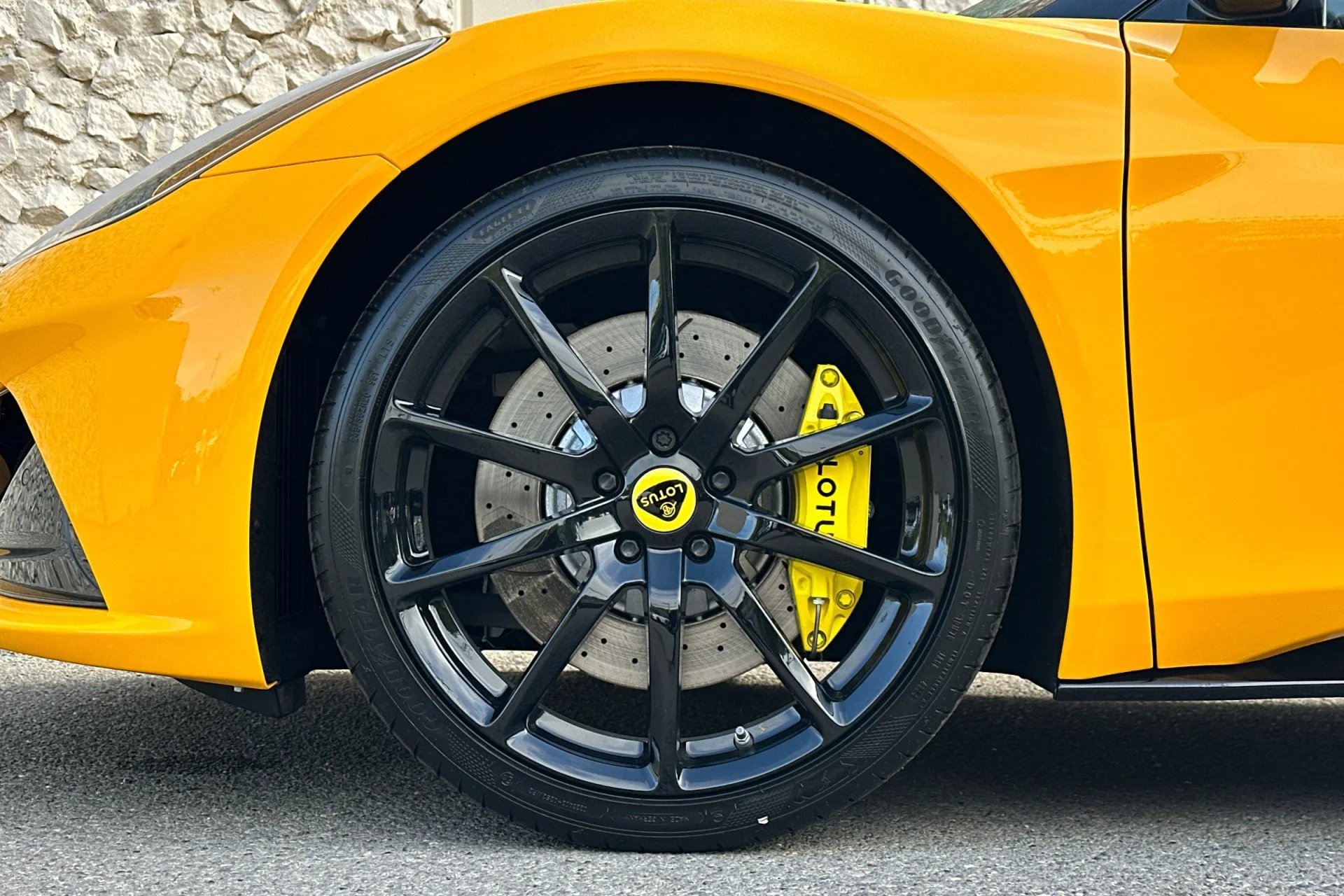 New 2025 HETHEL YELLOW Lotus V6 image 11