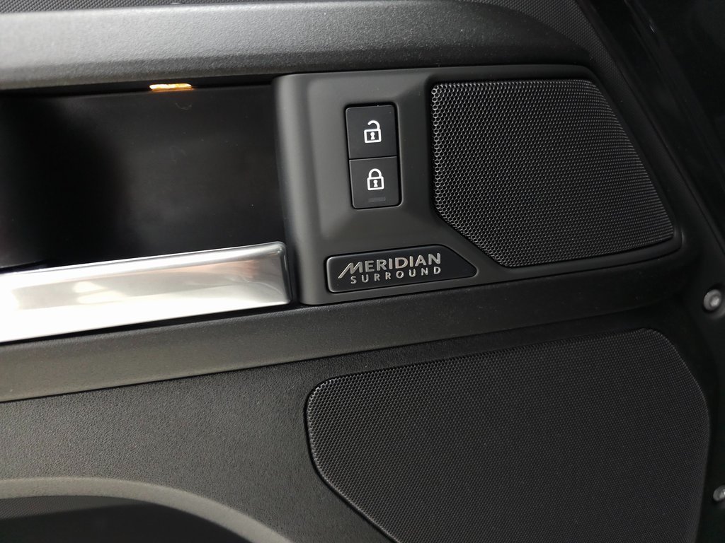 2025 LAND ROVER DEFENDER - Image 13