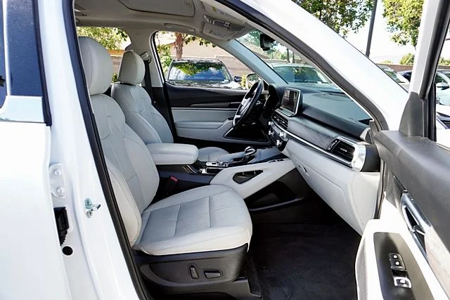 Used 2021 White Kia EX image 10