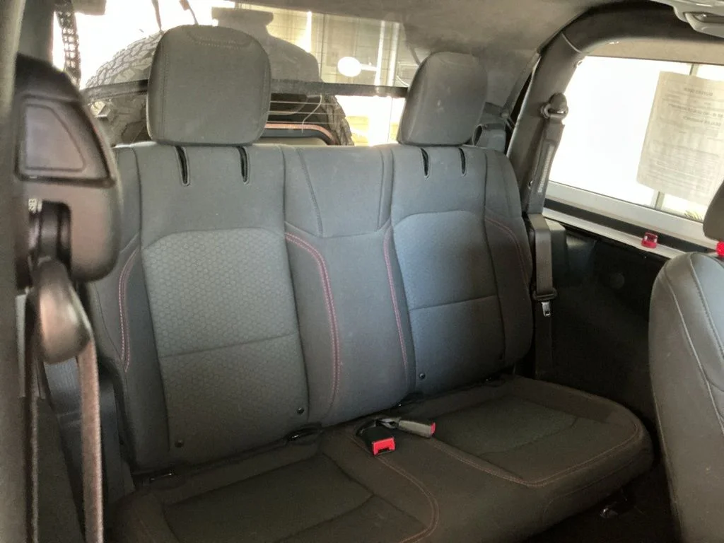 Used 2022 Crystal Metallic Jeep Rubicon image 28