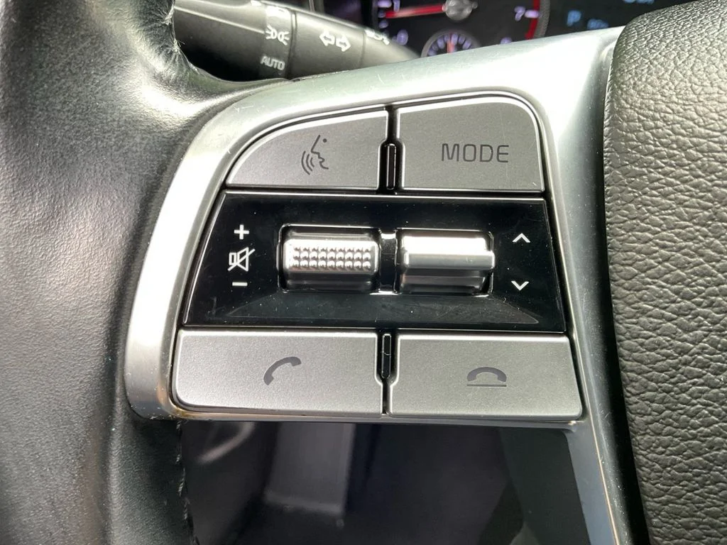 Used 2021 Black Kia S image 36