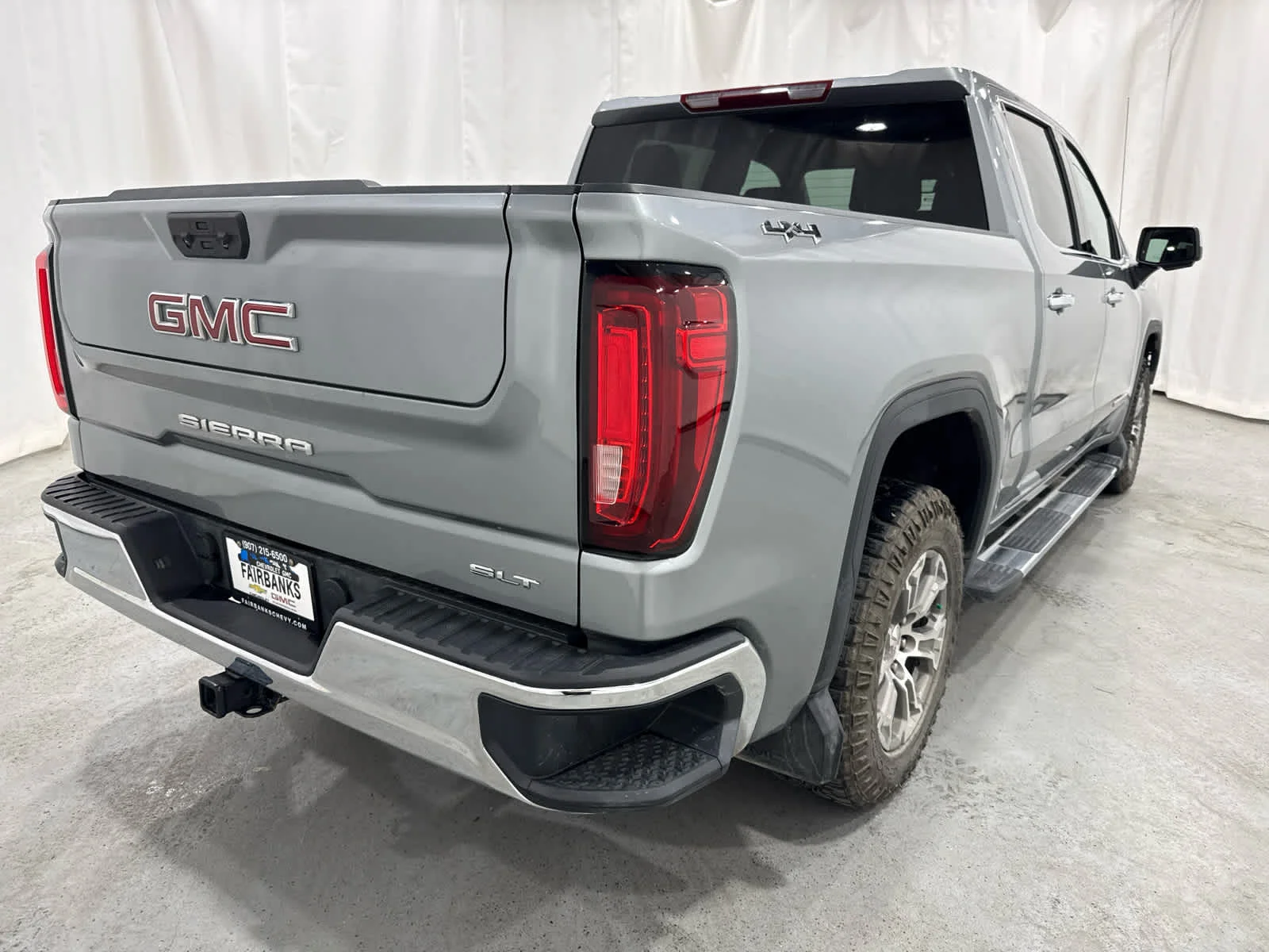 Certified Used 2024 Sterling Metallic GMC SLT image 5