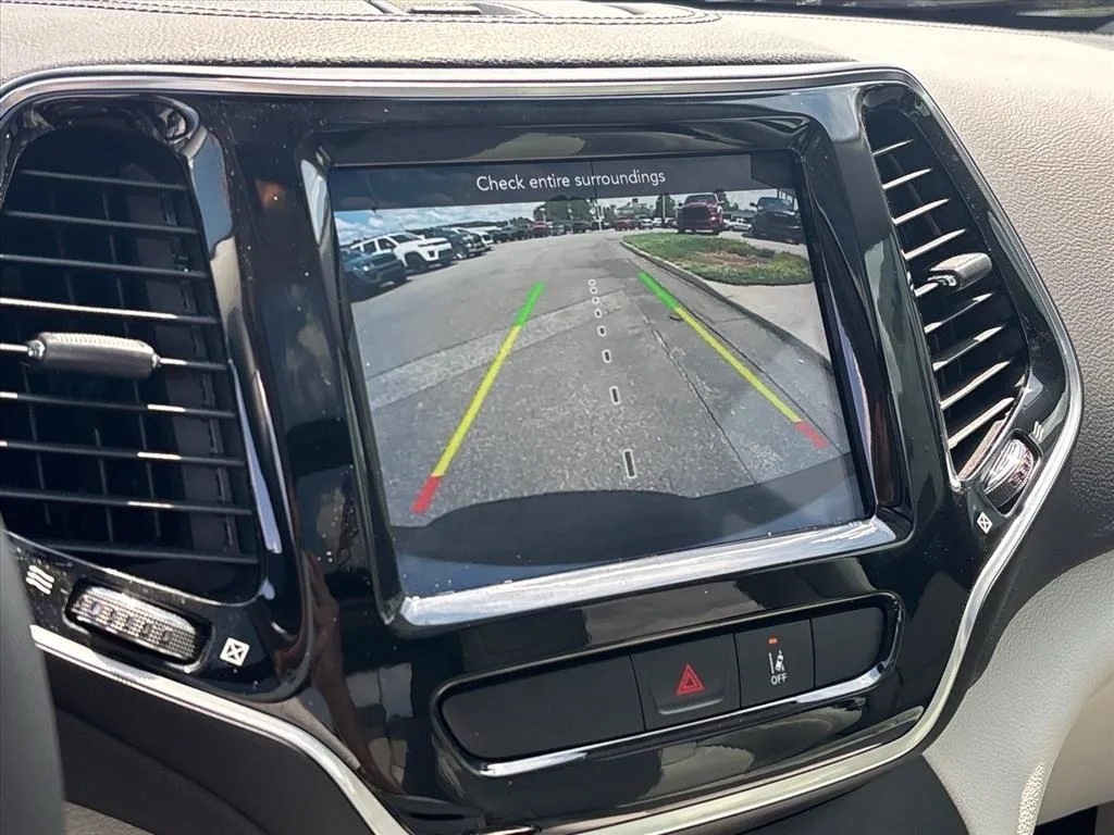 Used 2022 Silver Jeep Limited image 5