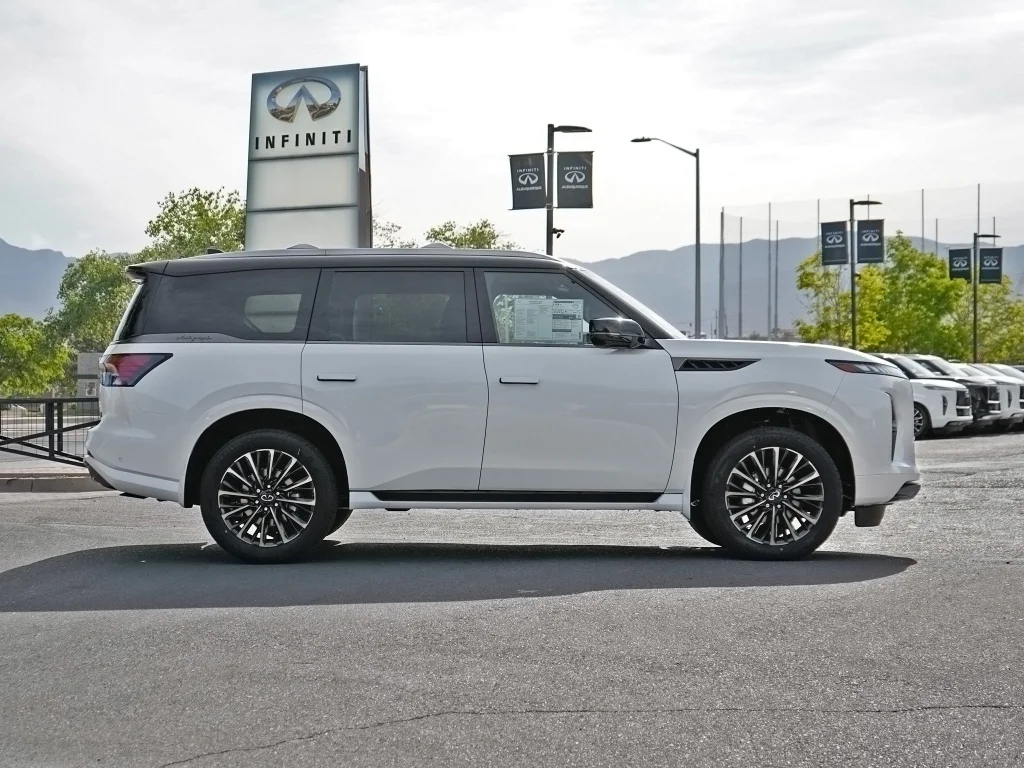 Certified Used 2026 Radiant White/Black Obsidian INFINITI AUTOGRAPH image 11