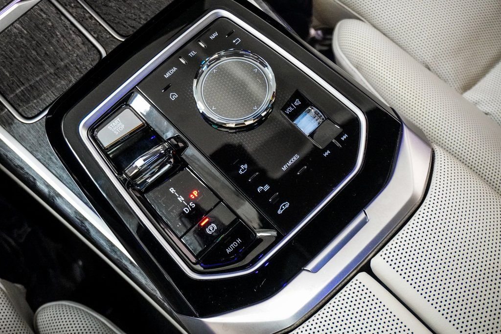 Used 2023 Gray BMW 760i xDrive image 33