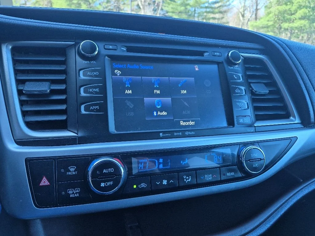 Used 2016 Gray Toyota XLE V6 image 26