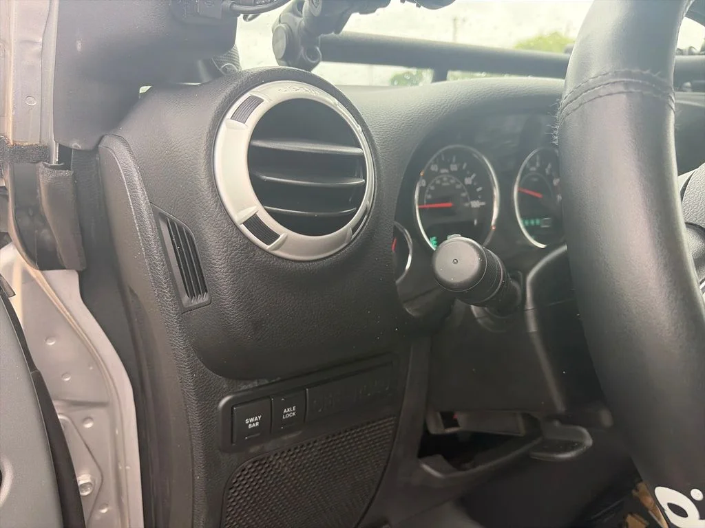 Used 2011 Silver Jeep Unlimited Rubicon image 19