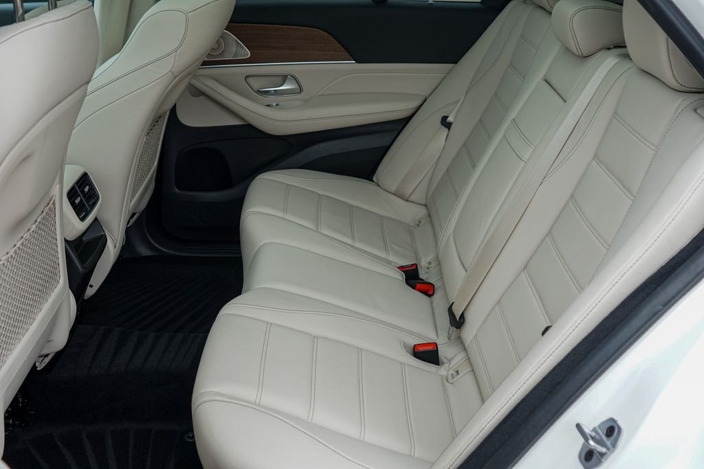 Used 2022 White Mercedes-Benz GLE 350 image 28