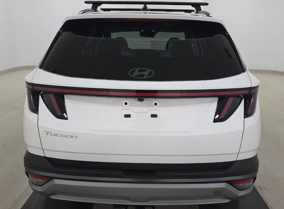 Used 2025 White Hyundai Limited image 5