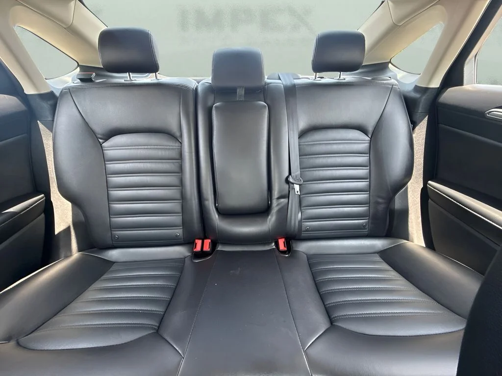 Used 2019 Blue Ford SE image 6
