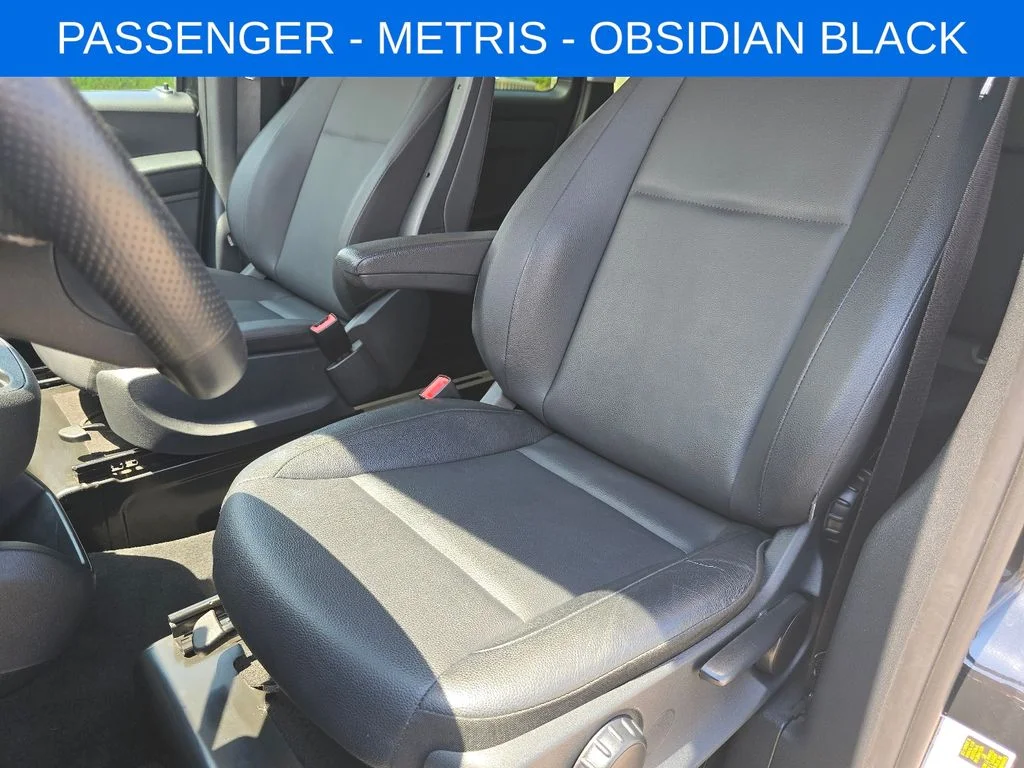 Used 2023  Mercedes-Benz Passenger image 18
