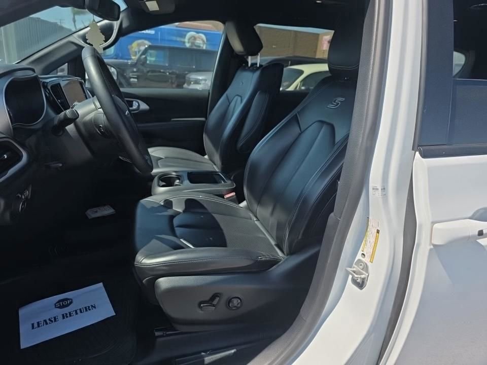 Used 2023 White Chrysler Touring L image 7