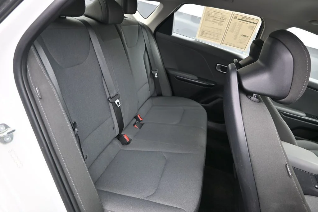 Used 2025 White Kia LXS image 15