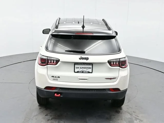 Used 2018 White Clearcoat Jeep Trailhawk image 36