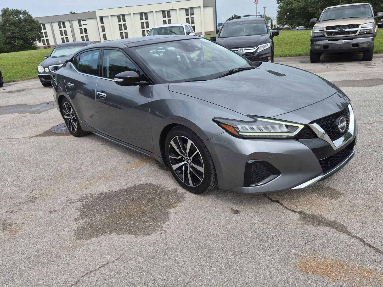 Used 2023 Silver NISSAN  image 7