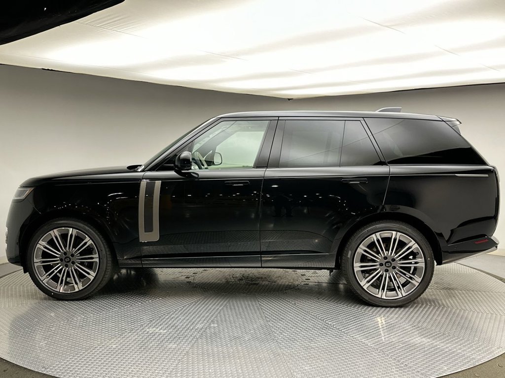 New 2027 Santorini Black Metallic Land Rover SE image 2