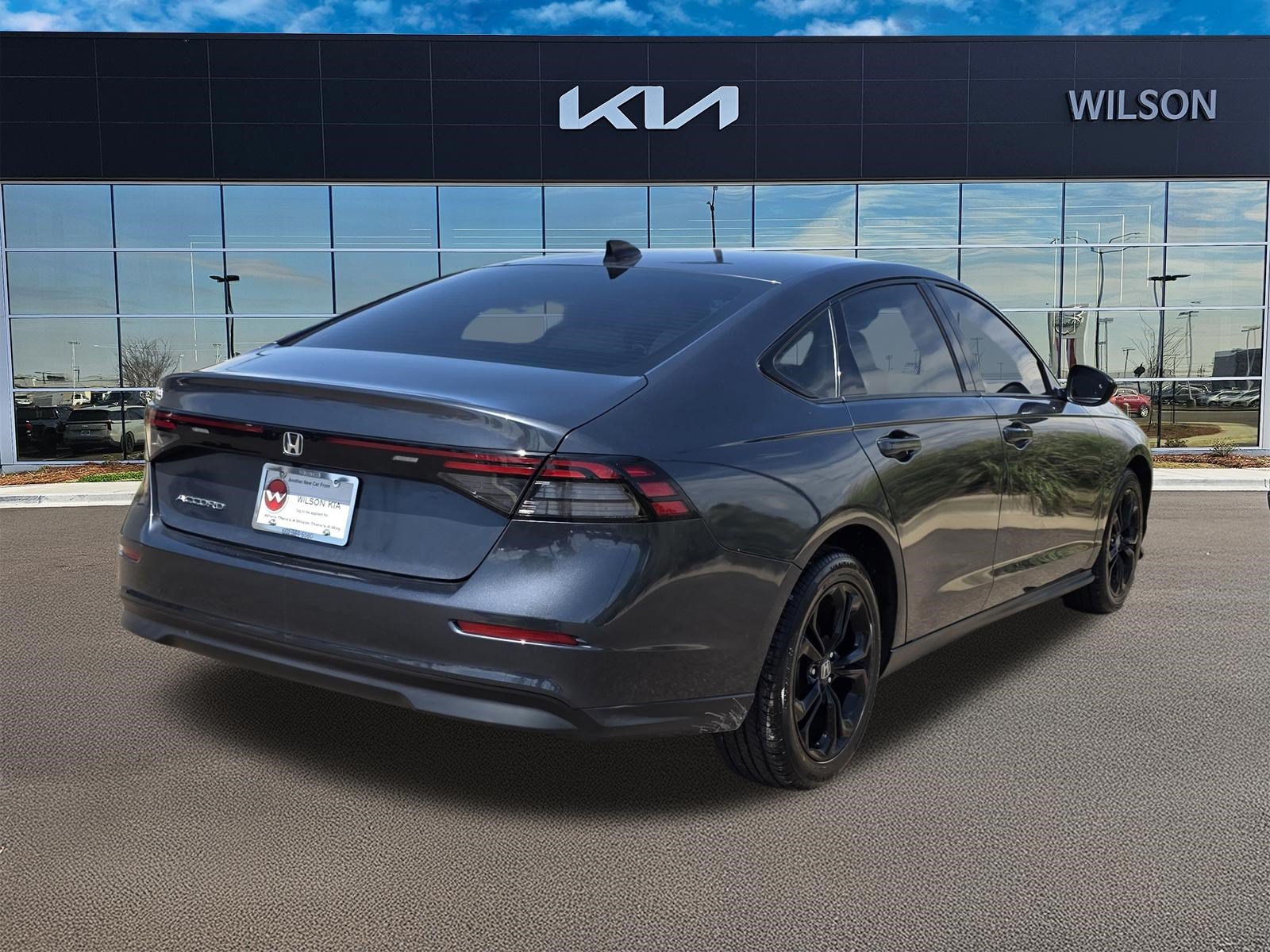 Used 2025 Urban Gray Pearl Honda SE image 5