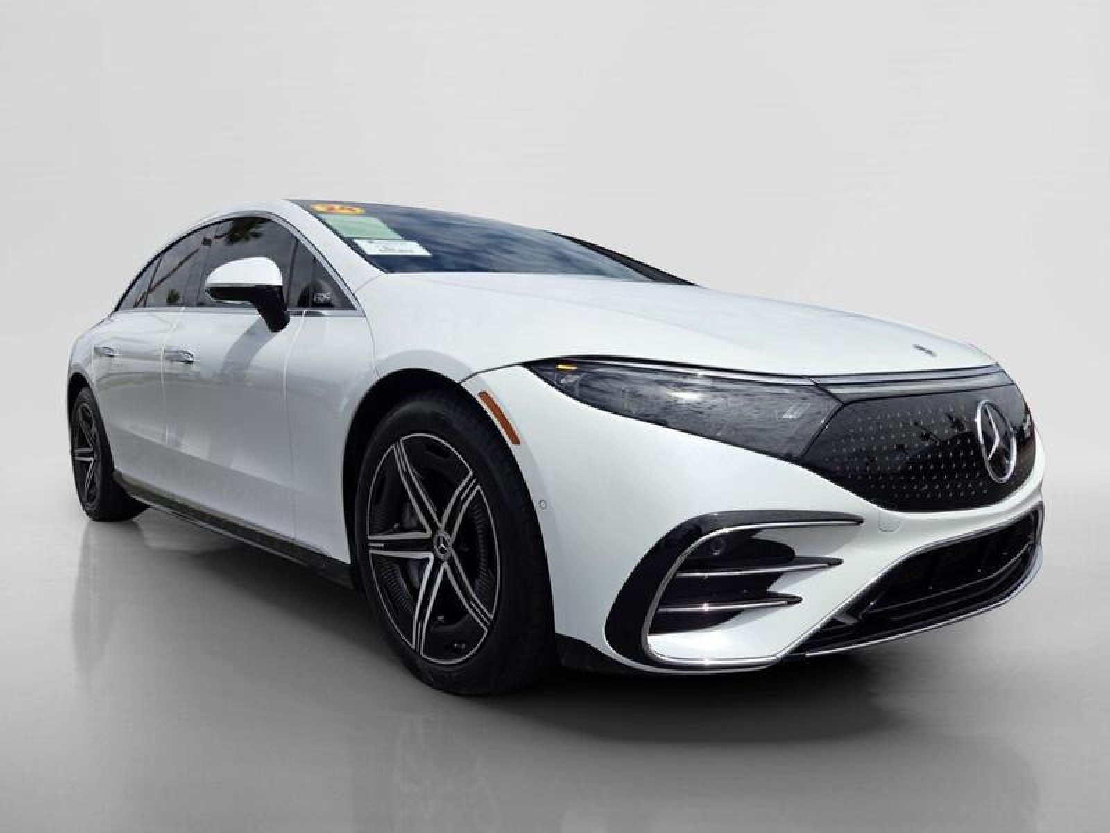 Certified Used 2024 MANUFAKTUR Moonlight White Metallic Mercedes-Benz EQS 580 image 7