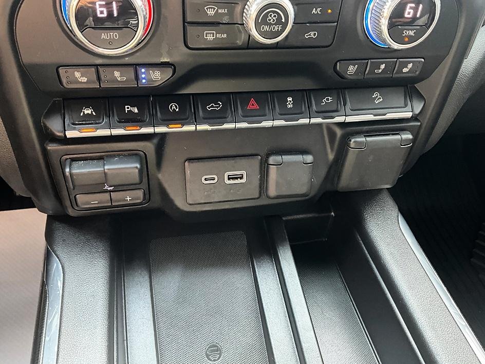 Used 2020 Black GMC AT4 image 27